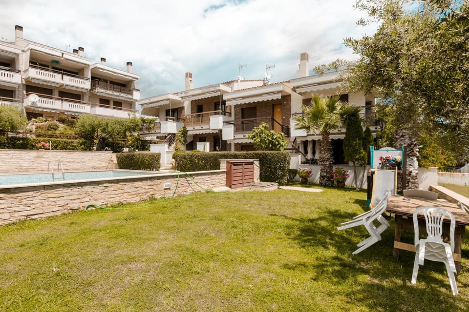 Property building, Day, Garden