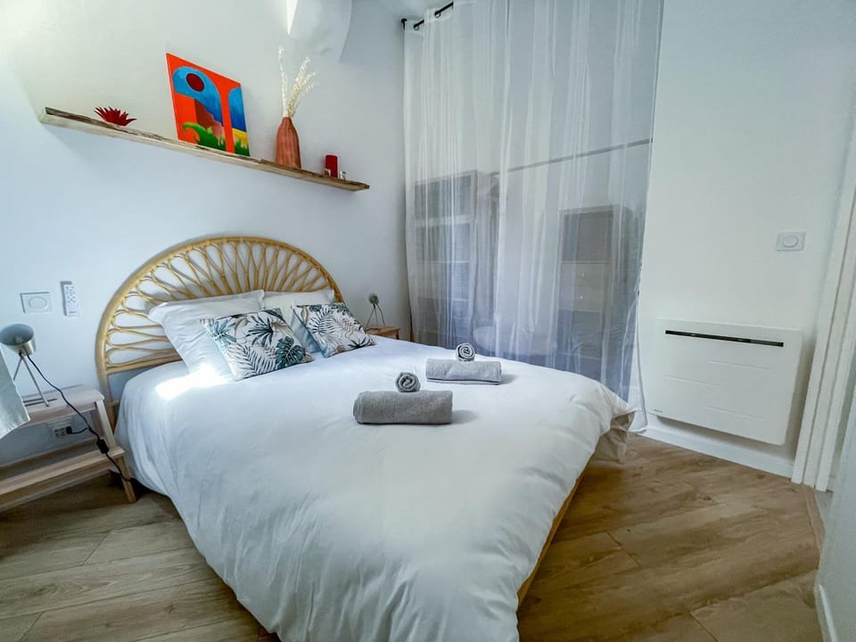 Bed, Bedroom