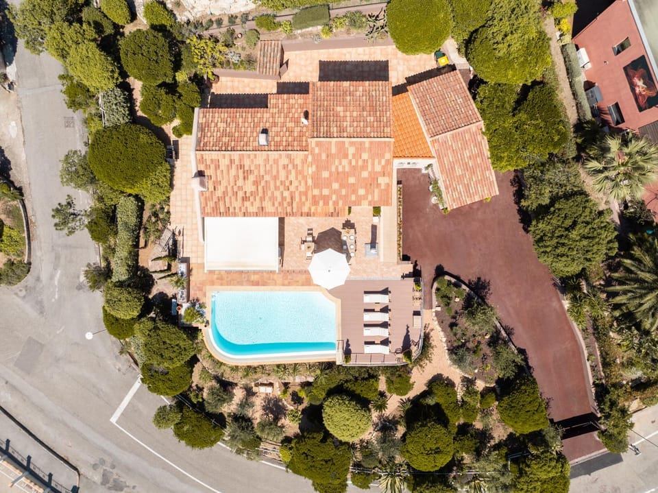 Property building, Bird's eye view, Pool view, Swimming pool