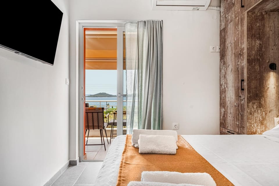 Property building, Living room, Bedroom