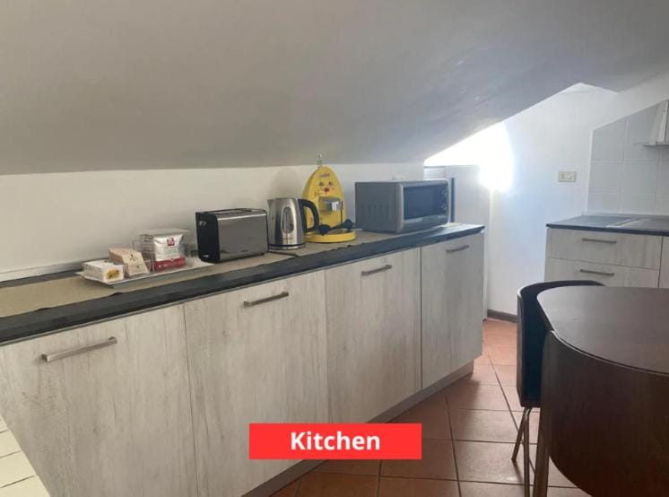 Kitchen or kitchenette, Dining area, microwave, pet friendly, stove, toaster, kitchen