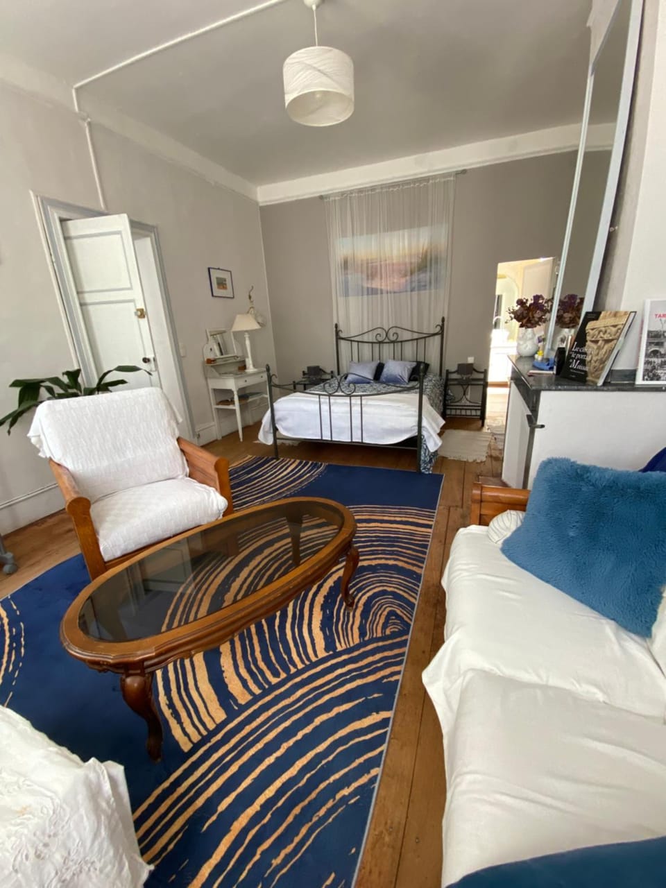 Photo of the whole room, Bedroom