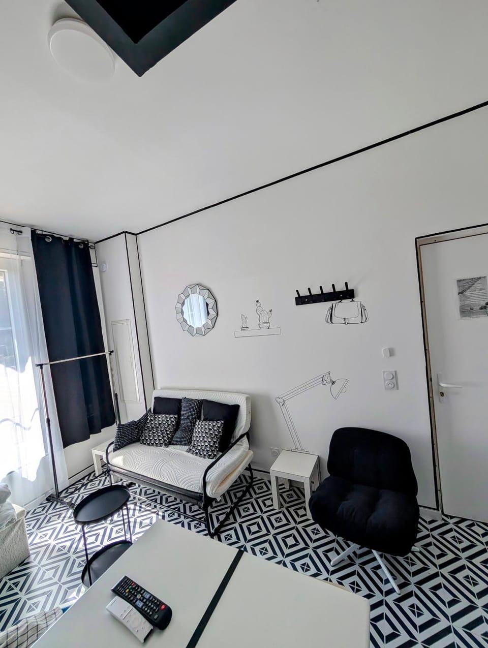 Bed, Living room