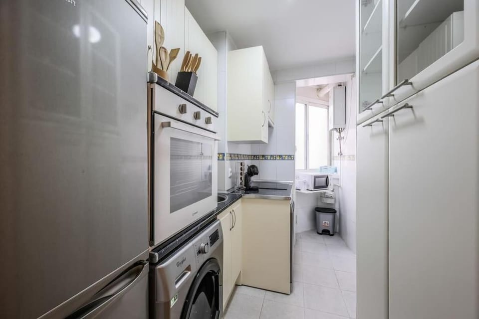 Urban Oasis in Madrid - Steps from River Manzanares Apartment in Centro