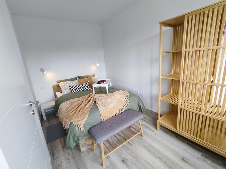 Bedroom, wardrobe