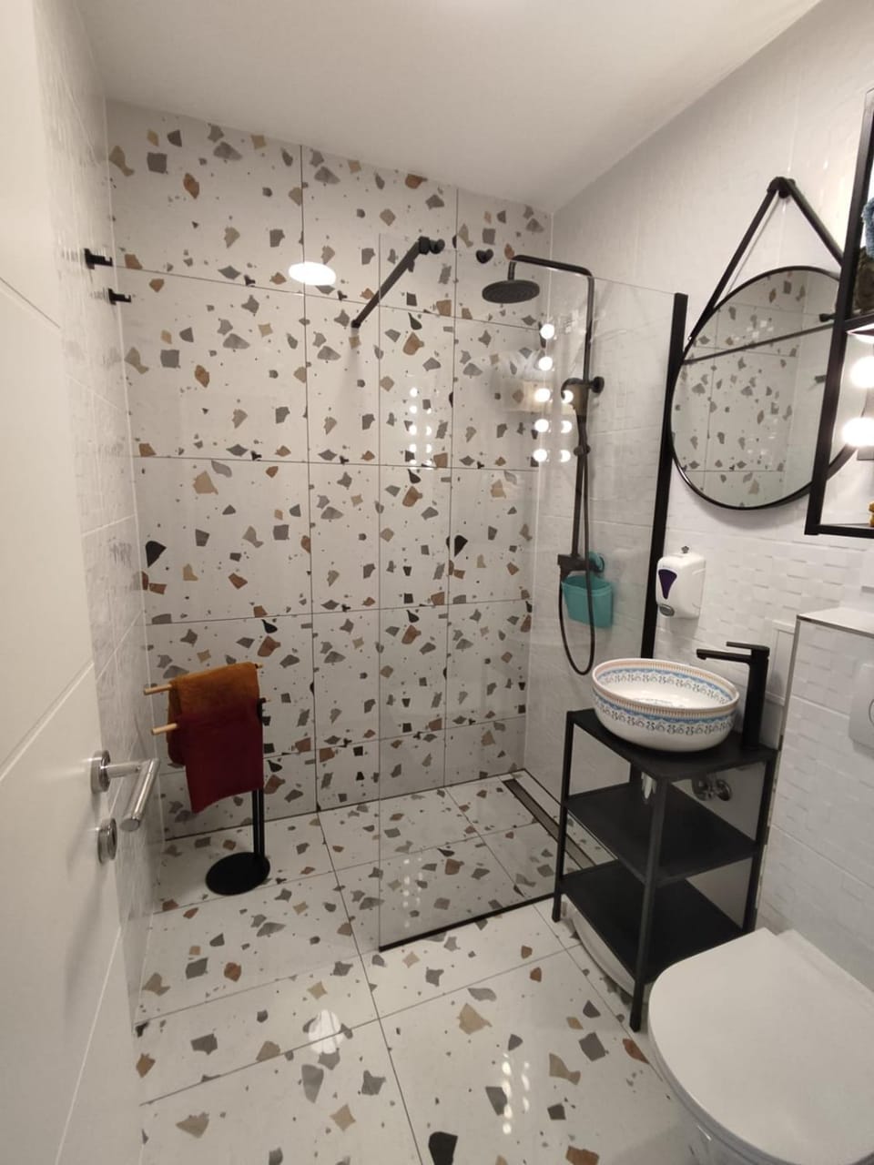 Shower, Toilet, Bathroom