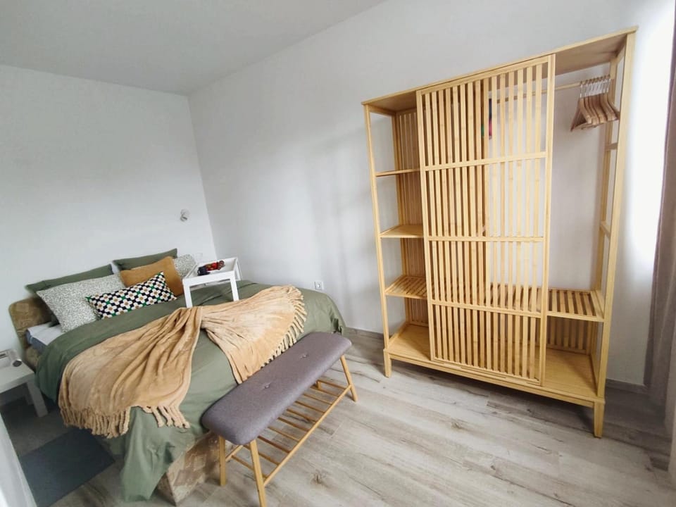 Bed, Bedroom, wardrobe