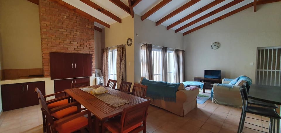 TV and multimedia, Living room, Dining area, fireplace