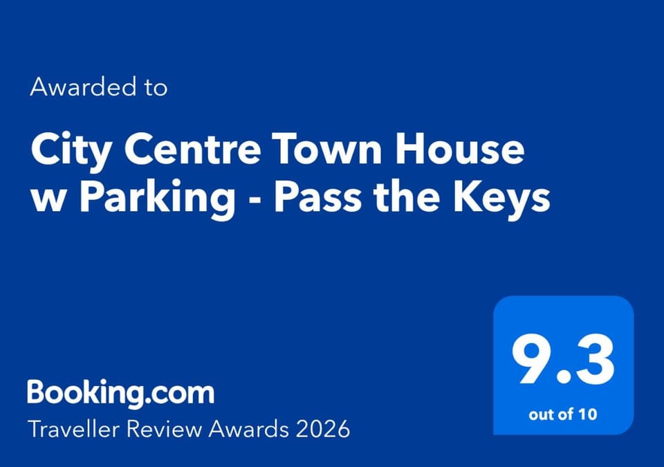 City Centre Town House w Parking - Pass the Keys House in Chichester