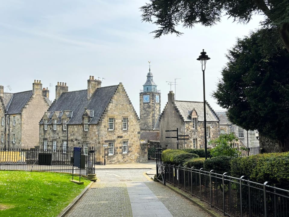 Neighbourhood, Location