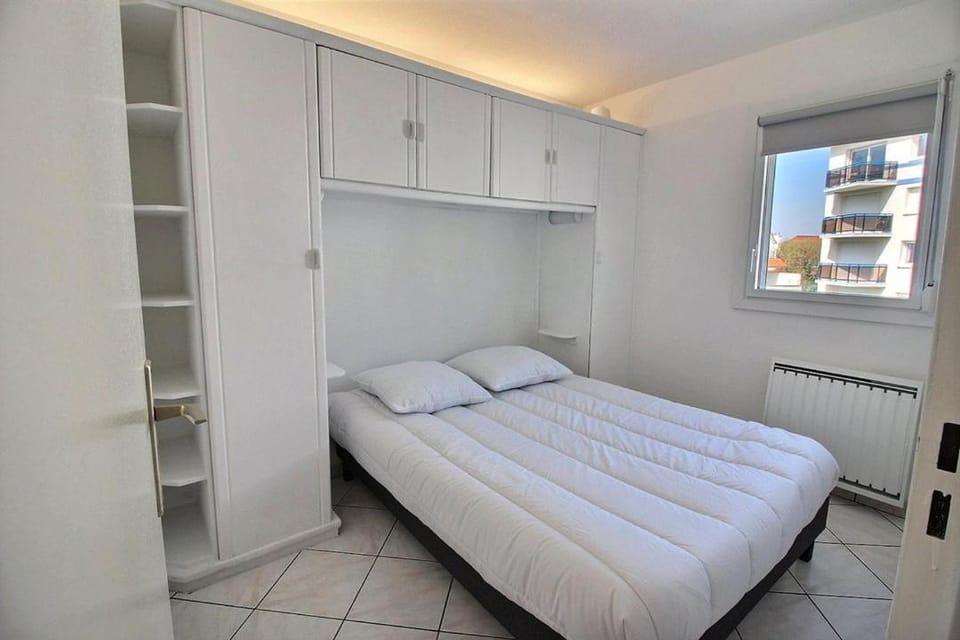 Annonce professionnelle. T2 Cabine avec balcon, 4 personnes au cœur de la ville et à deux pas du sable chaud Cabin in Hauts-de-France