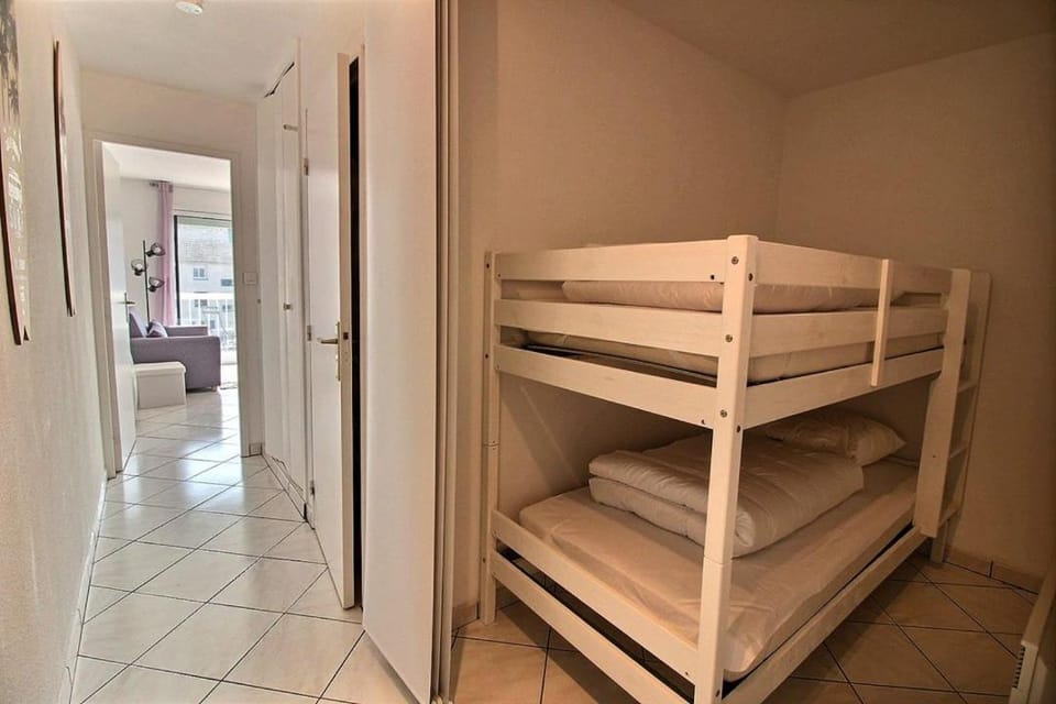 Annonce professionnelle. T2 Cabine avec balcon, 4 personnes au cœur de la ville et à deux pas du sable chaud Cabin in Hauts-de-France