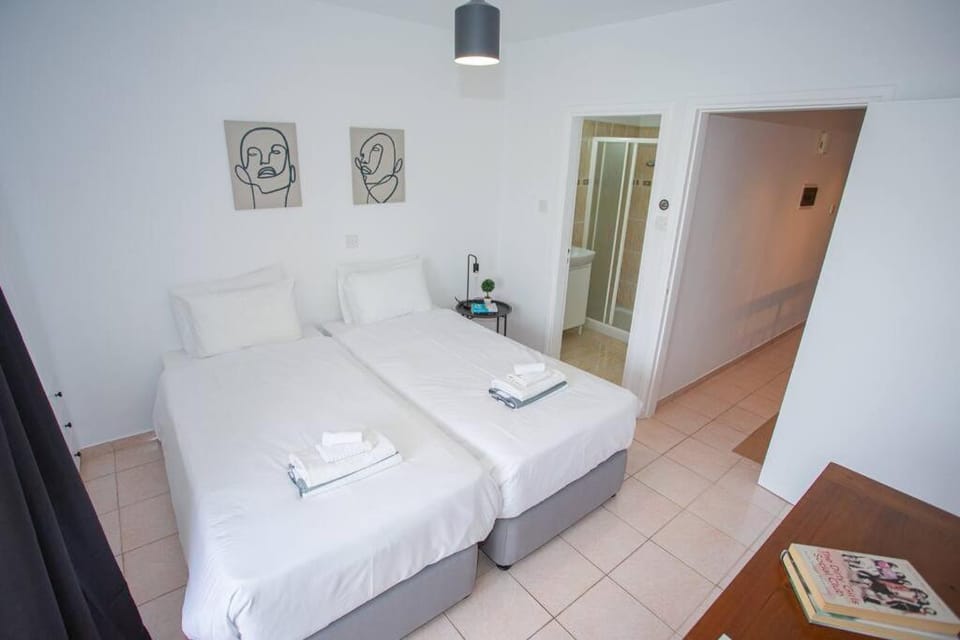 estéa - Olympia's SkyView Townhouse with a Pool House in Paphos