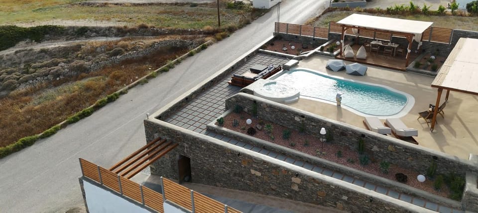 Property building, Patio, Day, Natural landscape, Hot Tub, View (from property/room), Balcony/Terrace, Pool view, Swimming pool, sunbed