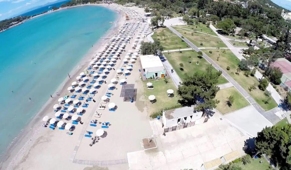 Nearby landmark, Neighbourhood, Natural landscape, Beach, Evening entertainment, sunbed