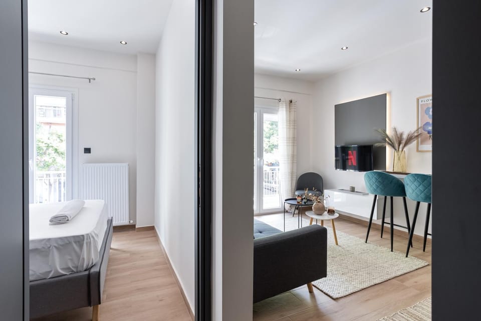 Bed, Living room, Photo of the whole room, Seating area, Dining area, Bedroom