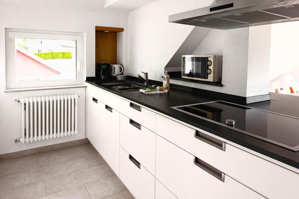 Coffee/tea facilities, Kitchen or kitchenette, microwave