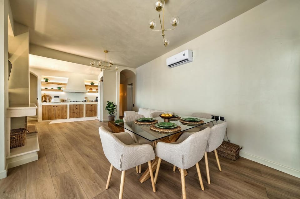 Kitchen or kitchenette, Living room, Seating area, Dining area, air conditioner