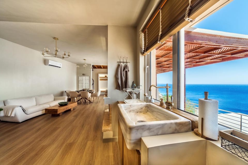 Day, Living room, Photo of the whole room, Seating area, Sea view