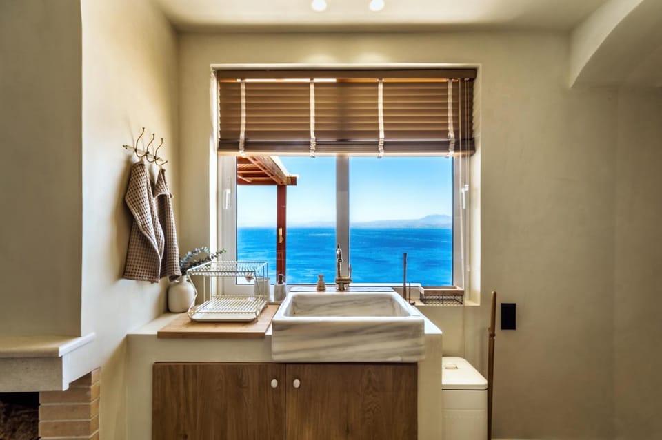 Kitchen or kitchenette, Sea view