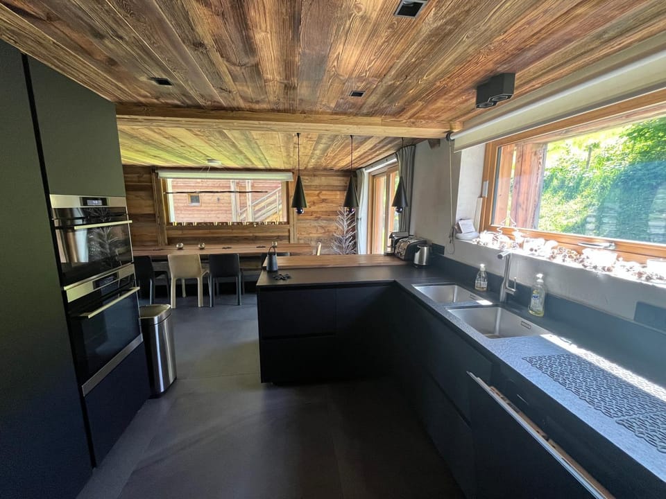 Dining area, kitchen
