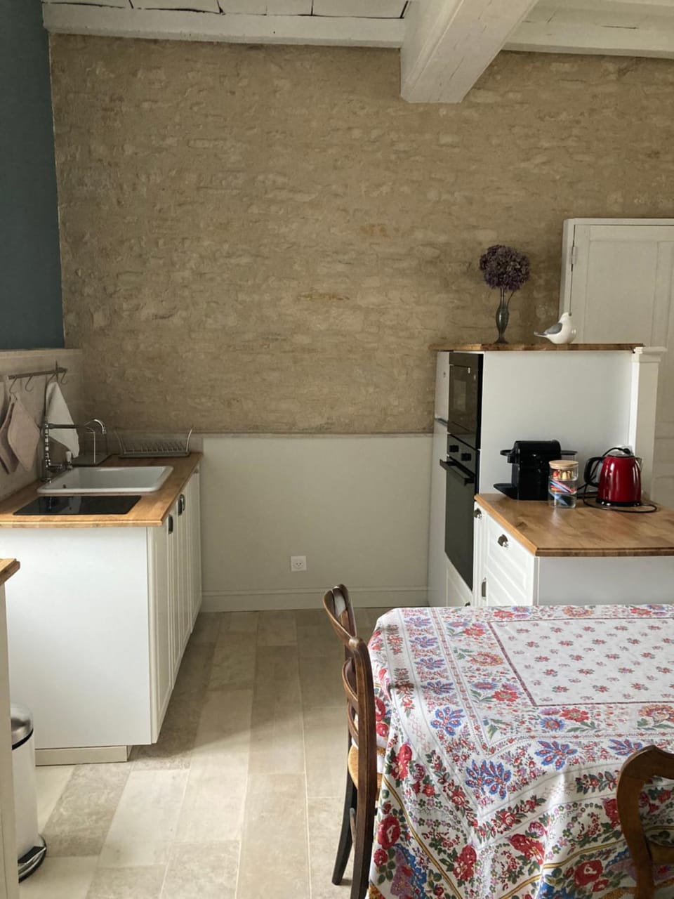 Kitchen or kitchenette, Dining area, oven, stove