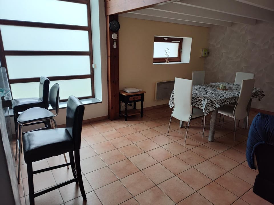Seating area, Dining area