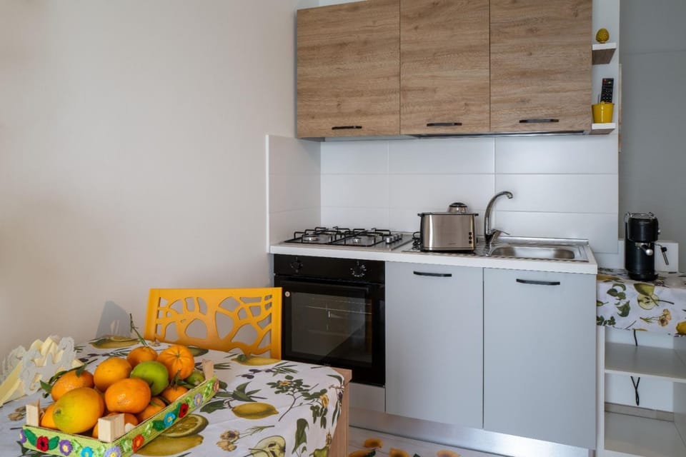 Coffee/tea facilities, Kitchen or kitchenette, Food and drinks, Food, oven, stove
