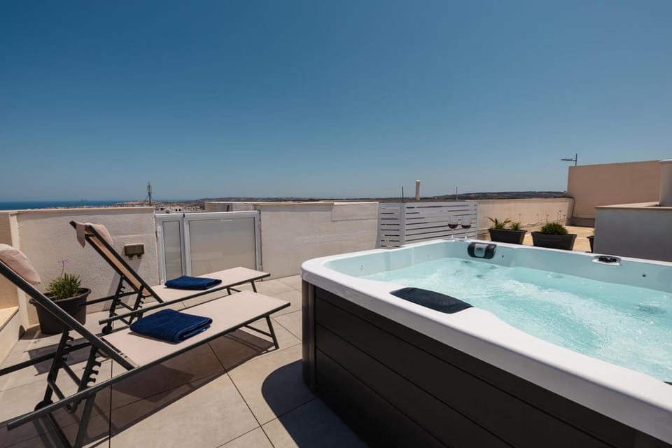 Mellieha Penthouse seaviews hot tub by Homely Apartment in Malta