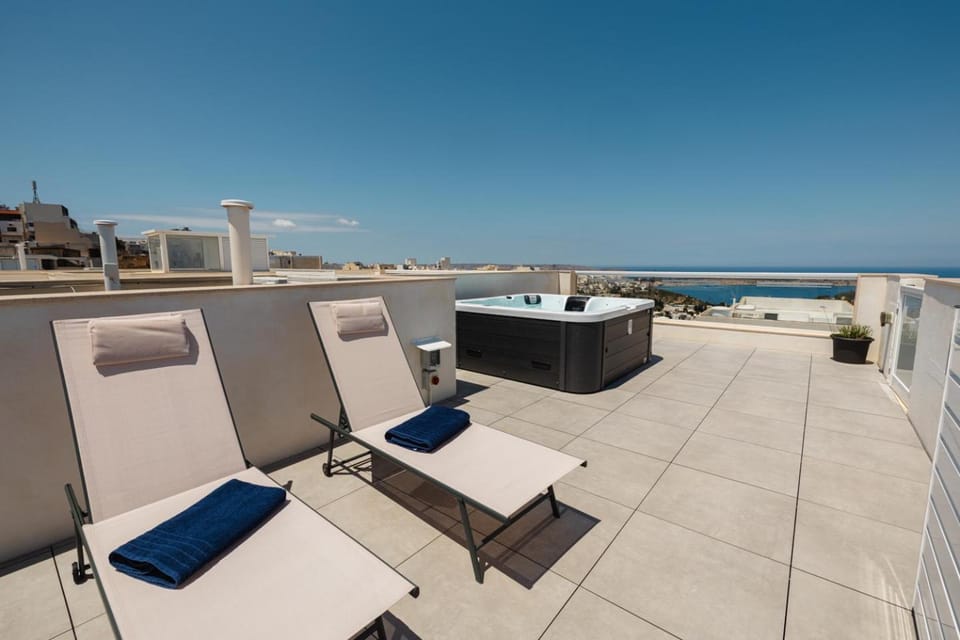 Mellieha Penthouse seaviews hot tub by Homely Apartment in Malta