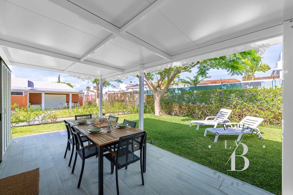 Patio, Spring, Day, Garden, Dining area, Garden view