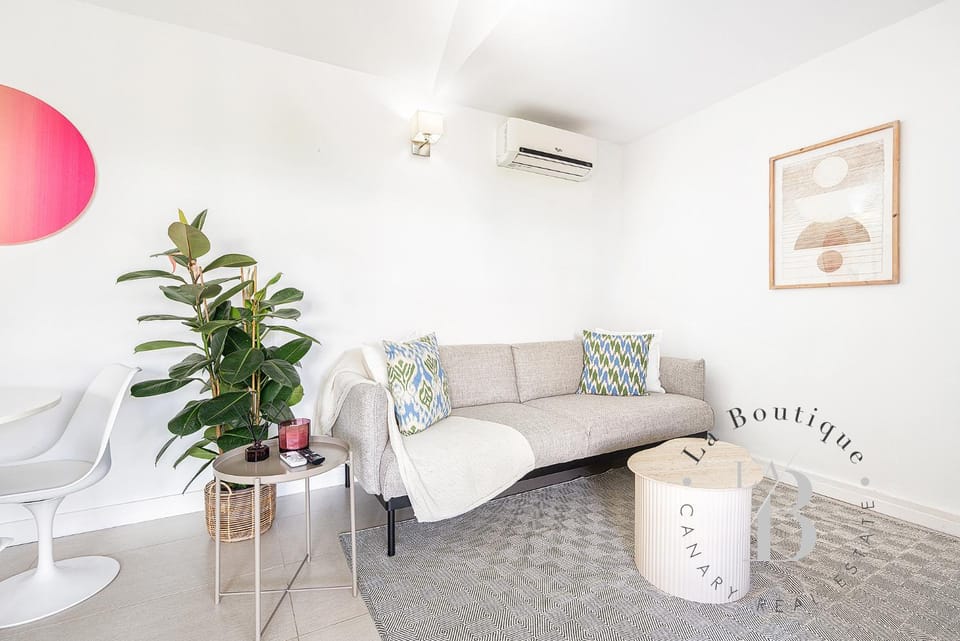 Living room, air conditioner