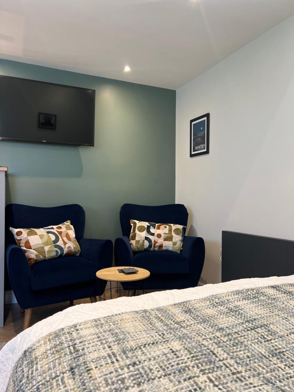 Bed, TV and multimedia, Living room, Bedroom