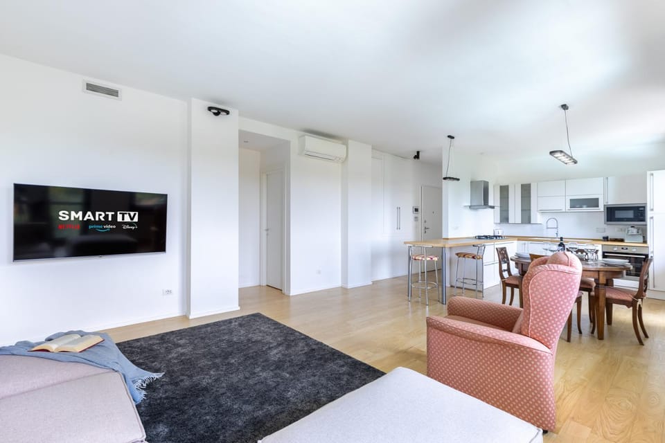 TV and multimedia, Kitchen or kitchenette, Living room, Seating area, Dining area, Evening entertainment, stove
