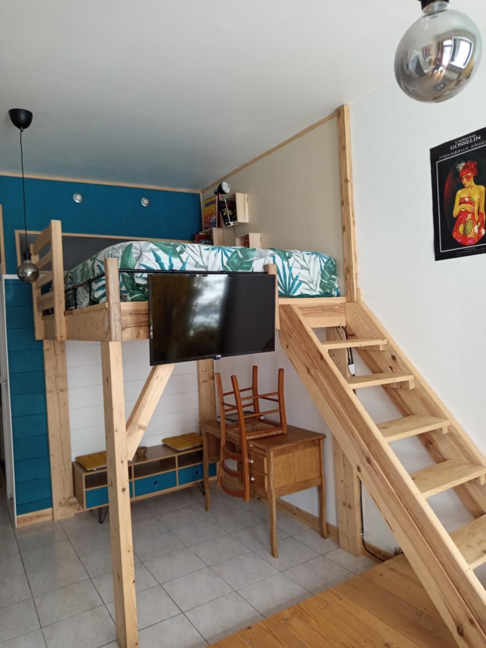 CHARMANT STUDIO à 2 pas de NAVAL GROUP au coeur d une rue commerçante Apartment in Normandy