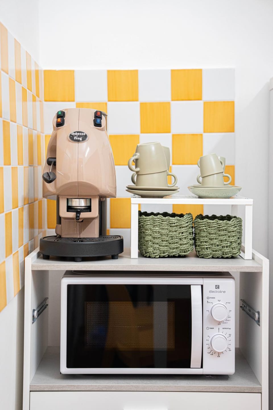 Coffee/tea facilities, microwave