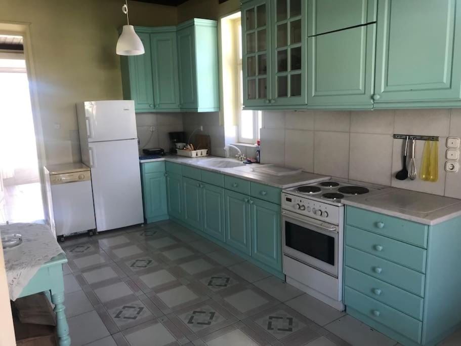 Kitchen or kitchenette, oven, stove