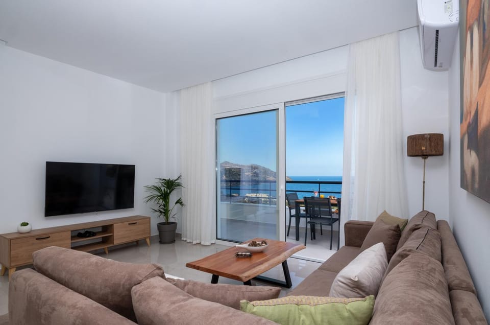 Communal lounge/ TV room, TV and multimedia, Balcony/Terrace, Living room, Seating area, Evening entertainment, Sea view