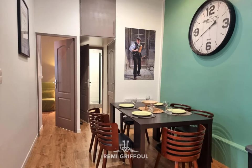 The Wall City Center Terrace & Parking 4 Guests Apartment in Honfleur