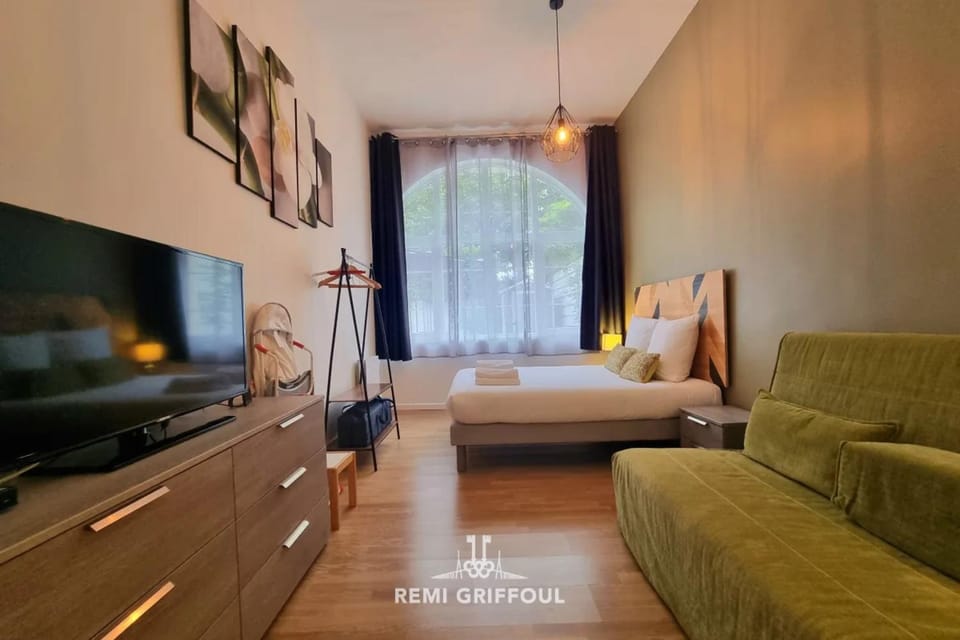 The Wall City Center Terrace & Parking 4 Guests Apartment in Honfleur