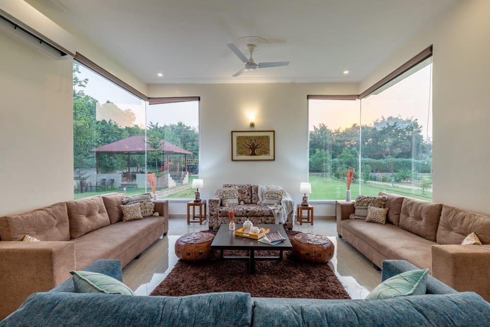 Patio, Living room, Seating area, Dining area, fireplace