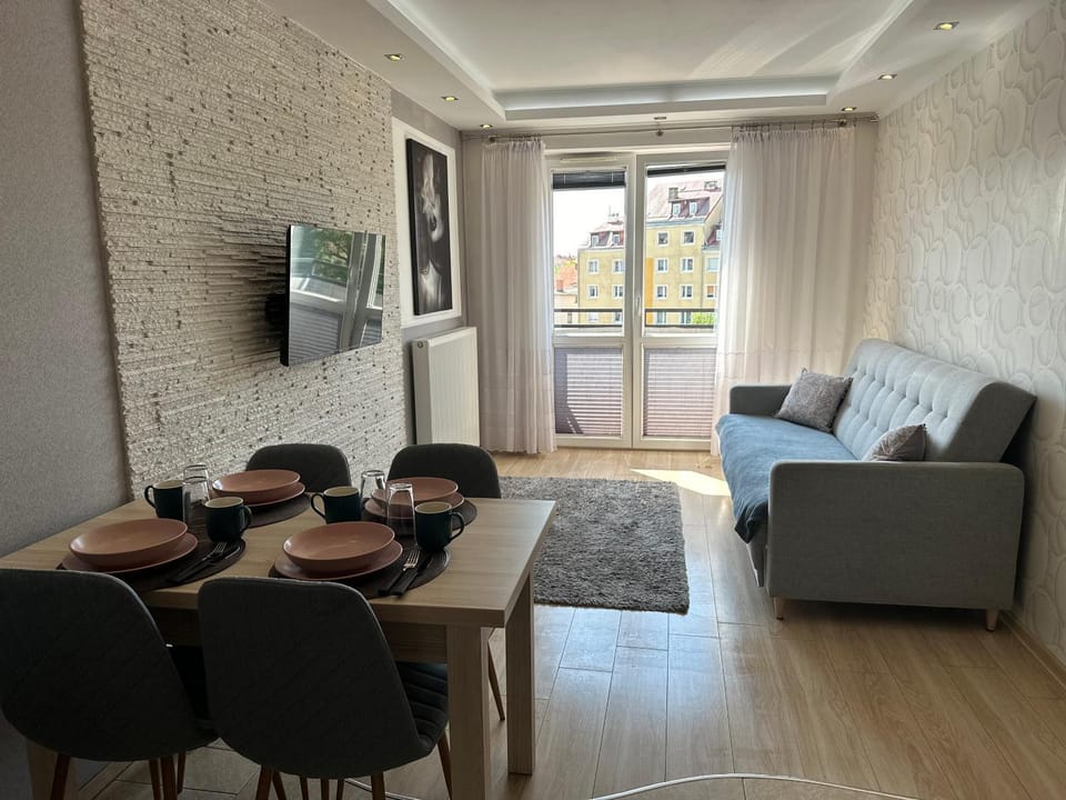 Communal lounge/ TV room, Dining area