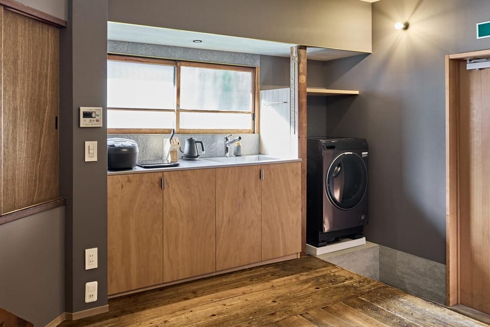 Kitchen or kitchenette, washing machine