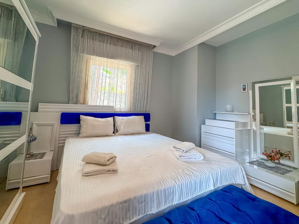 Bed, Photo of the whole room, Bedroom, towels, wardrobe