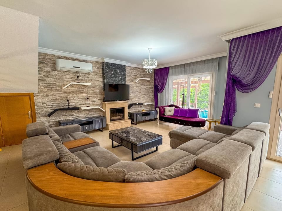 TV and multimedia, Living room, Seating area
