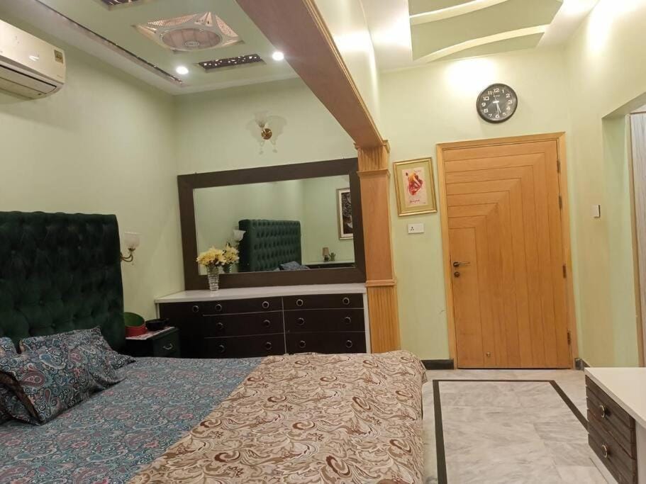 Bedroom, air conditioner