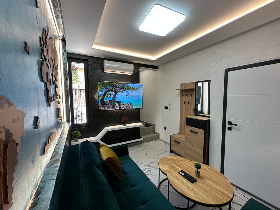 Communal lounge/ TV room, TV and multimedia, Living room, Seating area