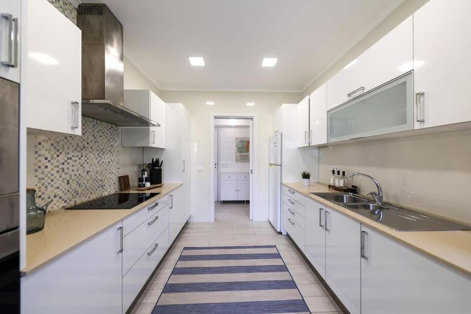 Close to Everything Bright Modern Apartment Apartment in Nazaré