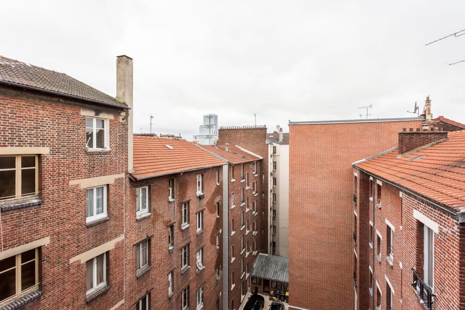 Studio Cozy avec vue sur la tour Eiffel Apartment in Clichy