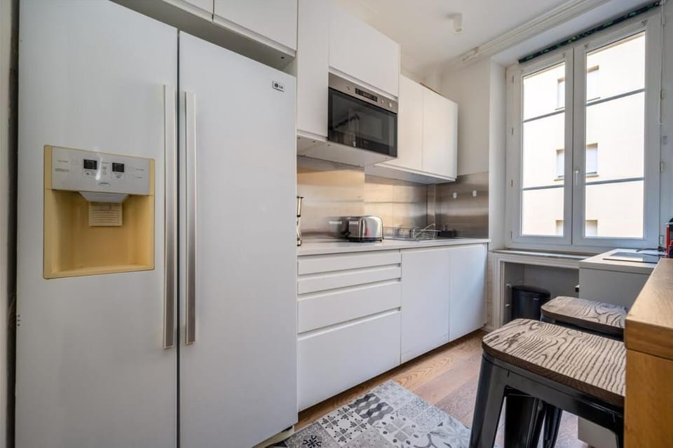 Kitchen or kitchenette, oven